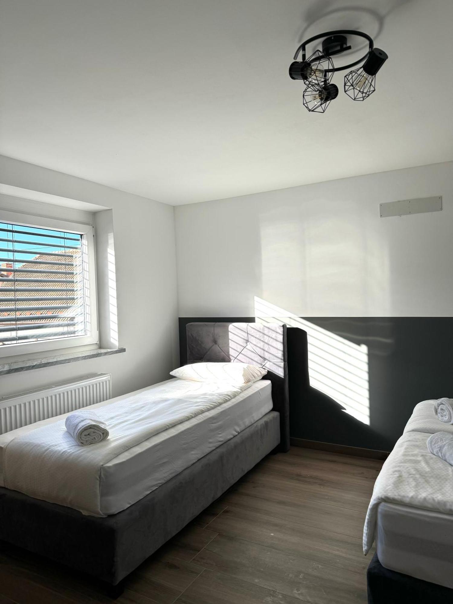 מריבור L&L Rooms מראה חיצוני תמונה